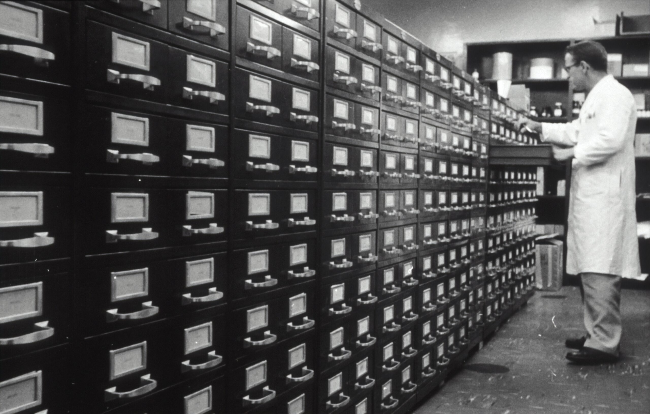 50 Essential Document Management Features That Drive Business Efficiency